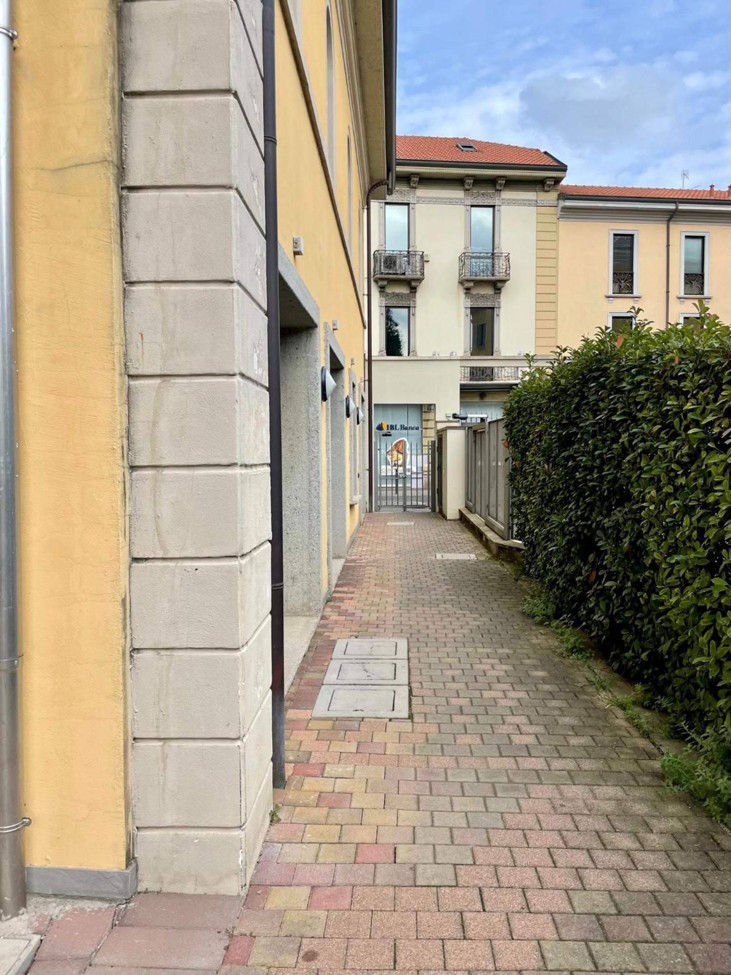 Luxury Four-Room Apartment In Monza Centro - 2 Min Walk To Train Station Exterior photo